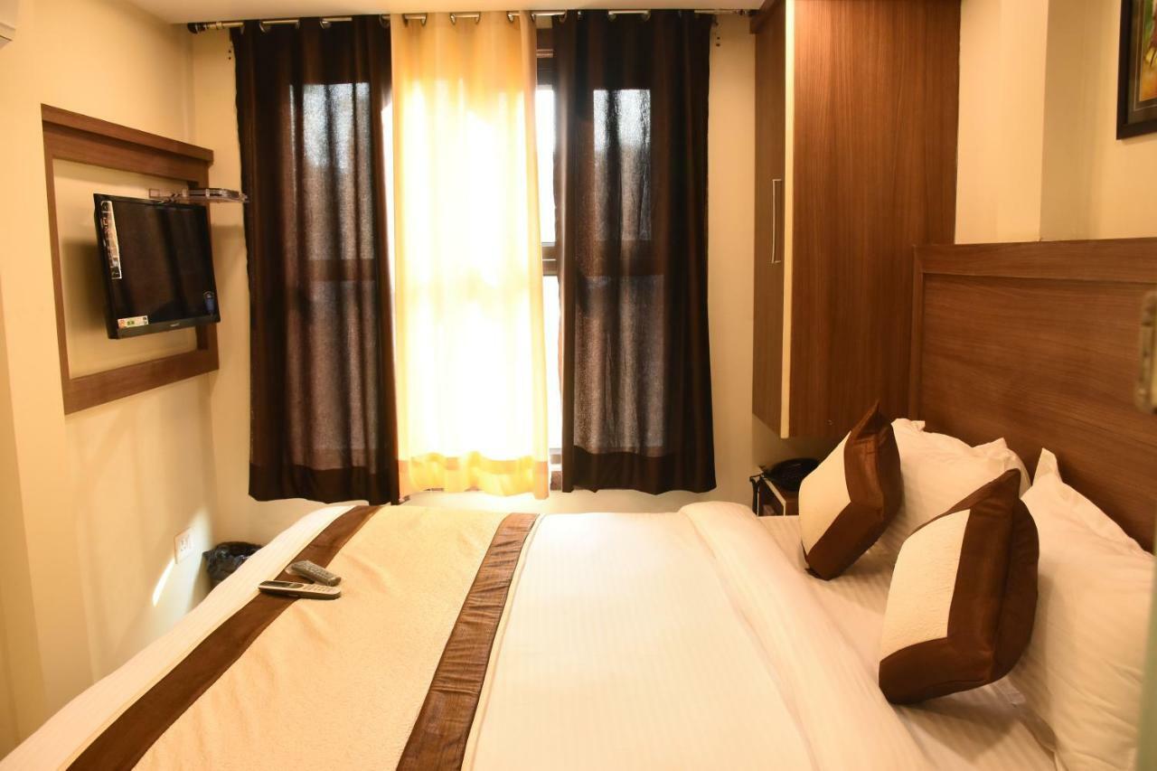 Hotel Kaushal Palace New Delhi Eksteriør billede